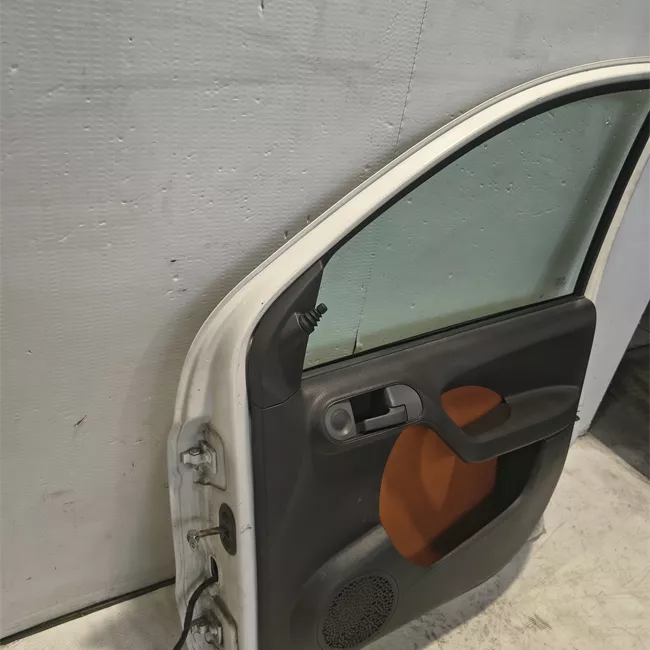 Porta anteriore destra