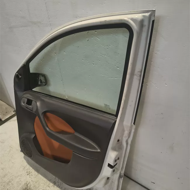 Porta anteriore destra