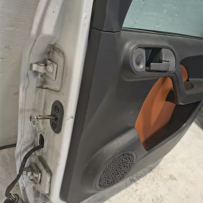 Porta anteriore destra