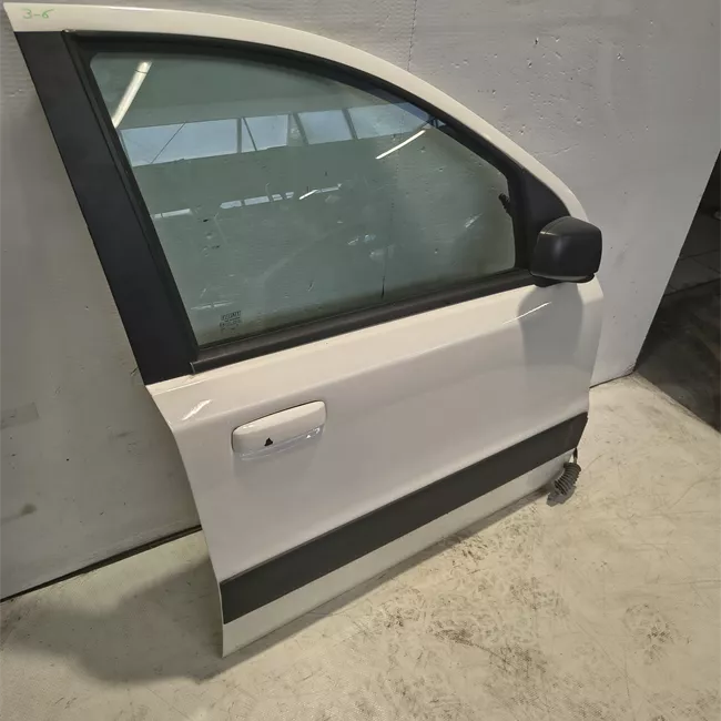 Porta anteriore destra
