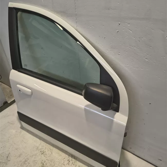 Porta anteriore destra