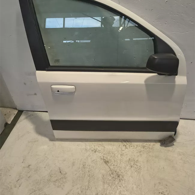 Porta anteriore destra