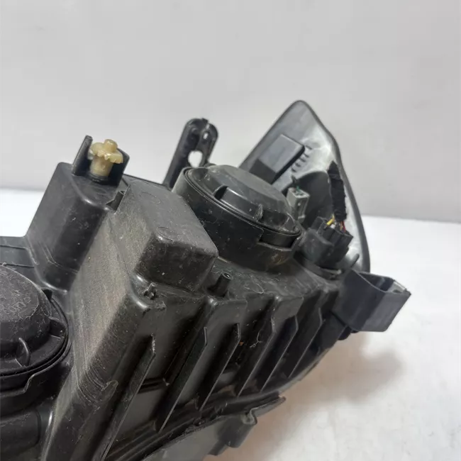 Proiettore destro con regolazione manuale/cornice cromata