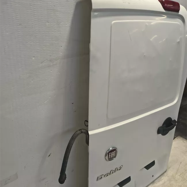 Porta carico posteriore a battente sinistra