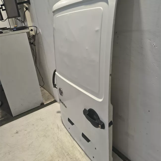 Porta carico posteriore a battente sinistra