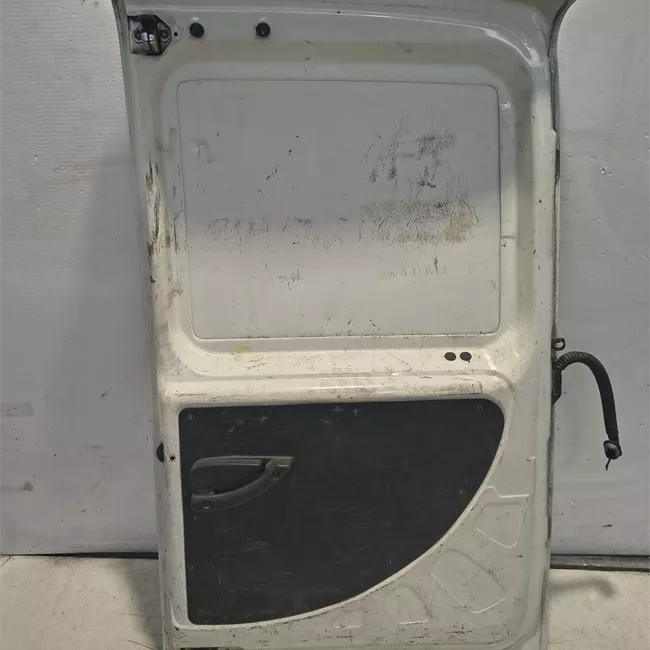 Porta carico posteriore a battente sinistra
