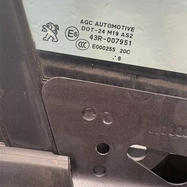 Porta anteriore destra
