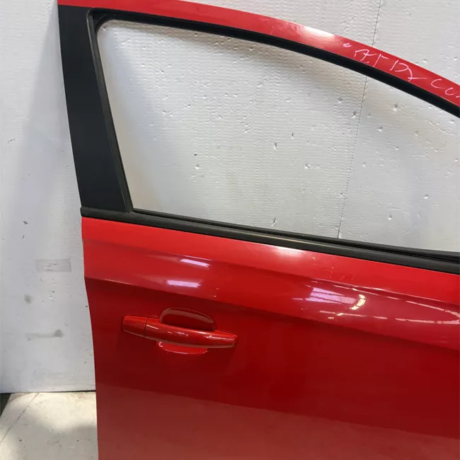 Porta anteriore destra