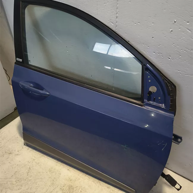 Porta anteriore destra con modanatura nera