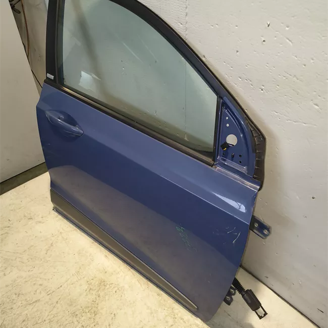 Porta anteriore destra con modanatura nera