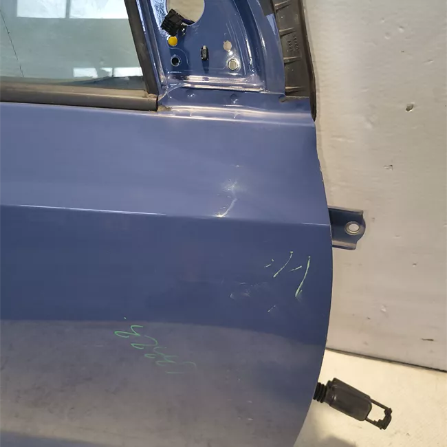 Porta anteriore destra con modanatura nera