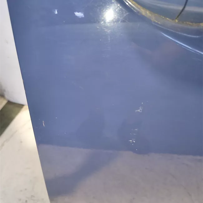 Porta anteriore destra con modanatura nera
