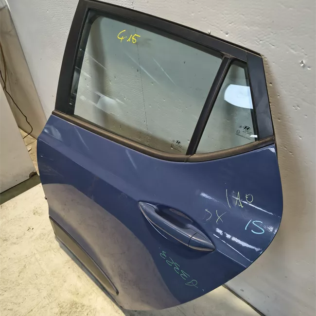 Porta posteriore sinistra con modanatura nera