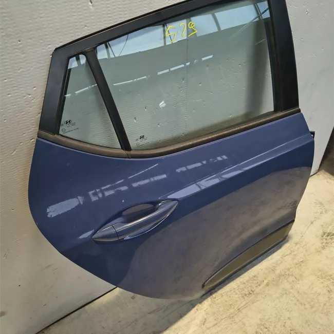 Porta posteriore destra con modanatura nera