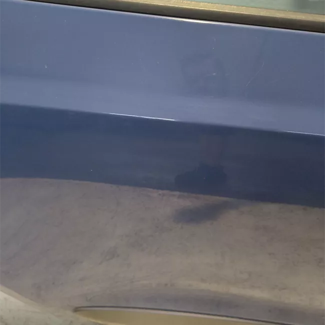 Porta posteriore destra con modanatura nera