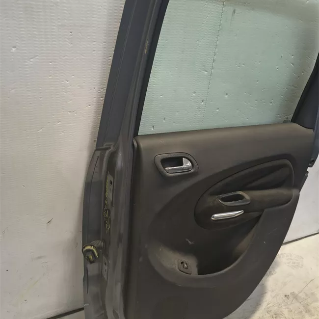 Porta posteriore destra