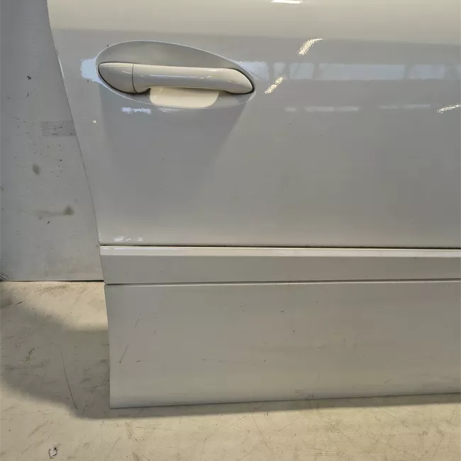 Porta anteriore destra
