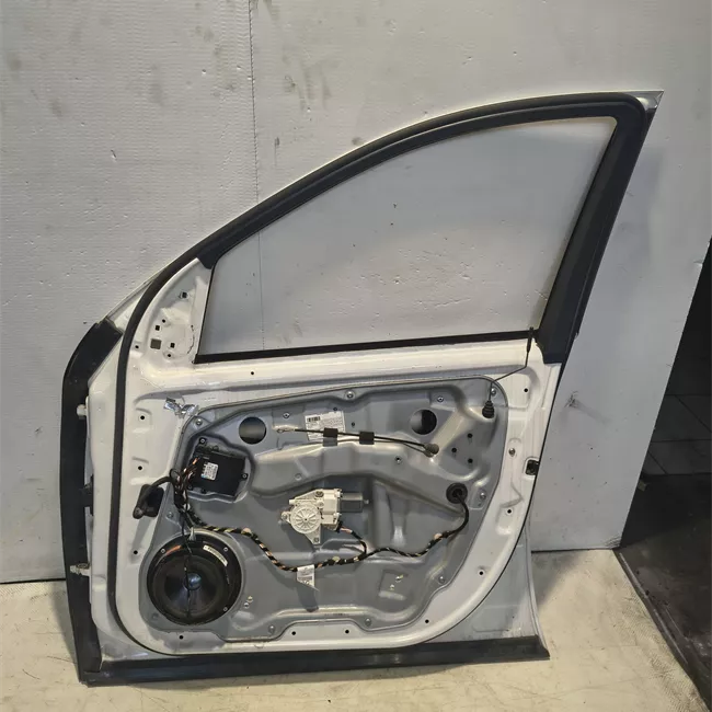 Porta anteriore destra