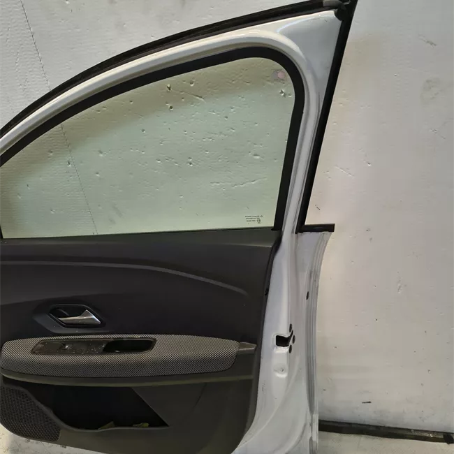 Porta anteriore destra