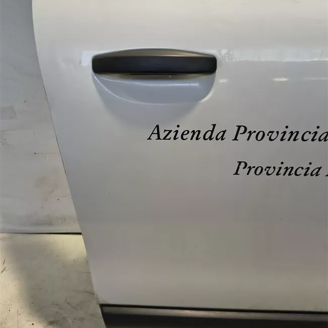 Porta anteriore destra