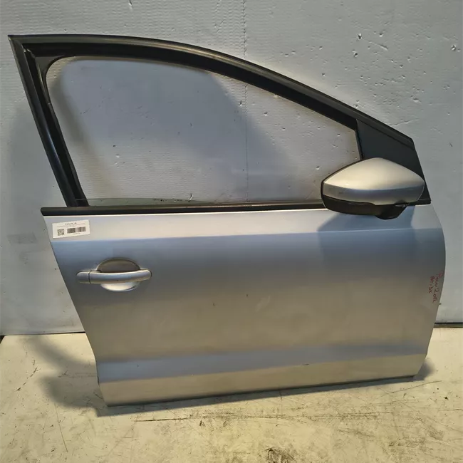 Porta anteriore destra
