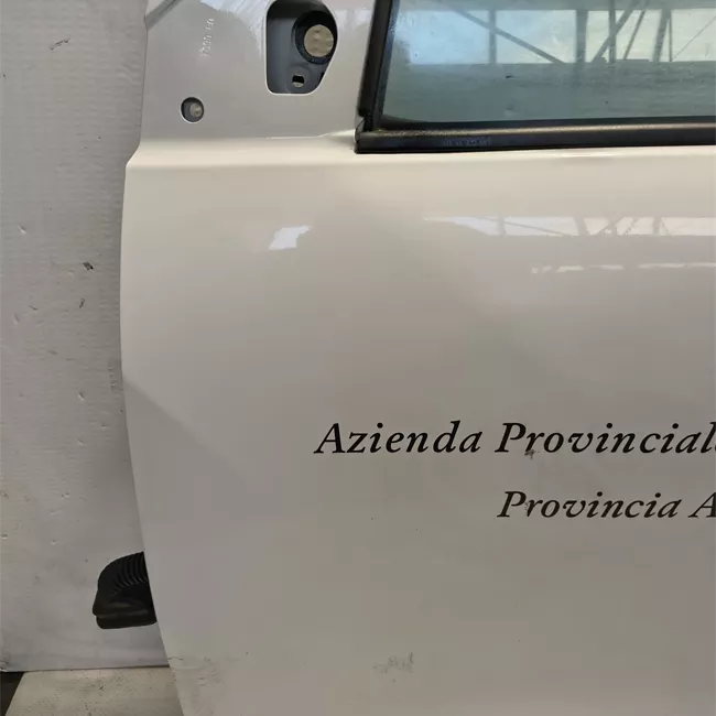 Porta anteriore sinistra