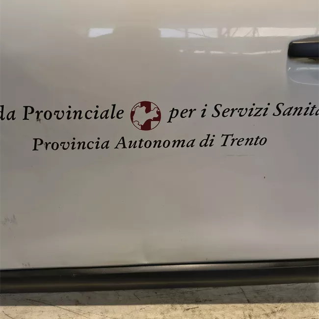 Porta anteriore sinistra