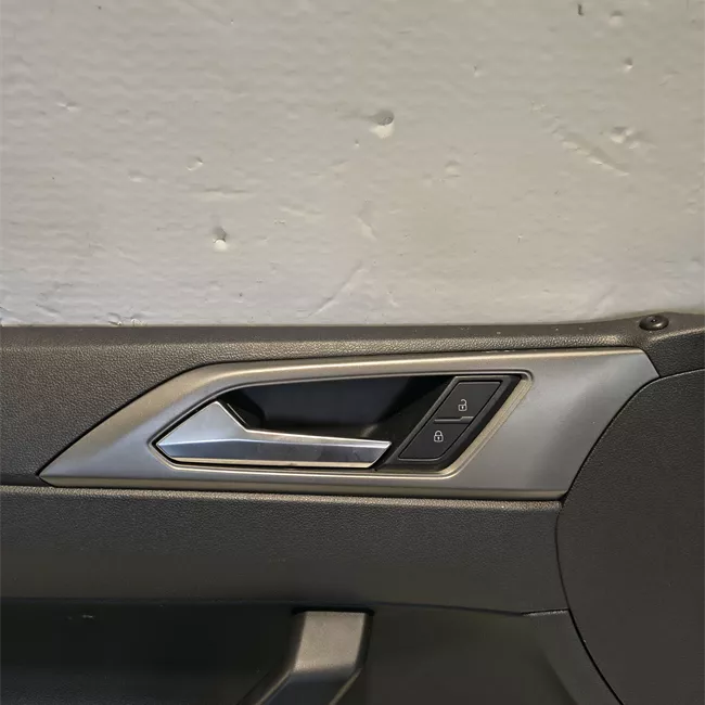Pannello interno porta anteriore sinistro Tessuto nero titanio