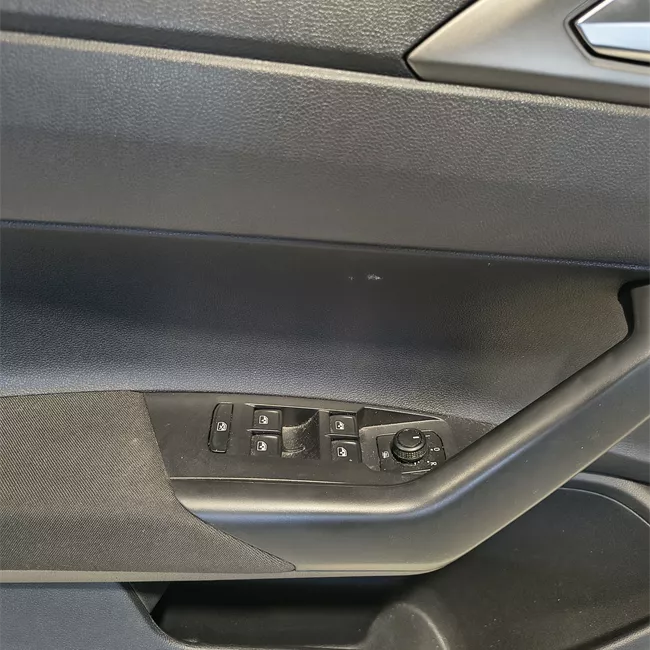 Pannello interno porta anteriore sinistro Tessuto nero titanio