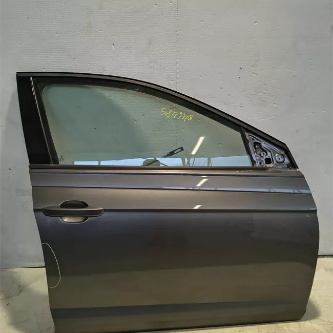 Porta anteriore destra