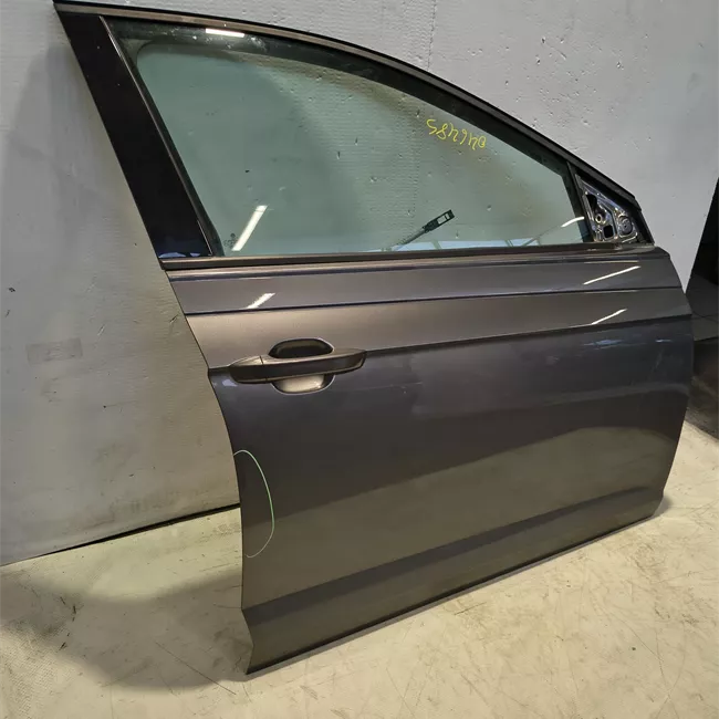 Porta anteriore destra