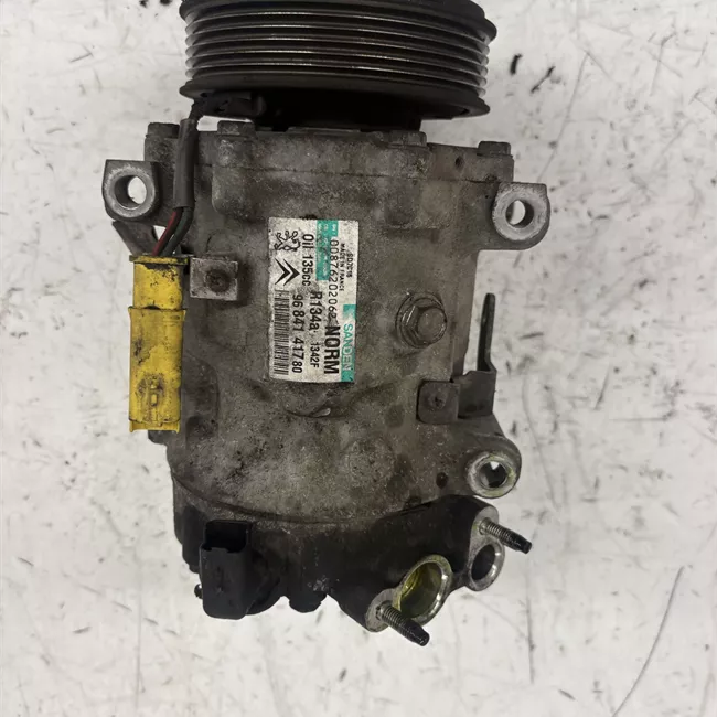 Compressore aria condizionata rotazionale