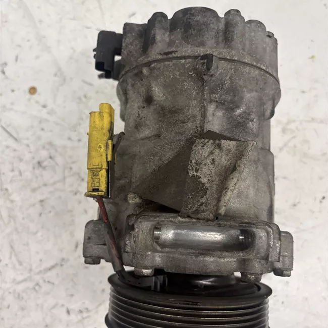 Compressore aria condizionata rotazionale