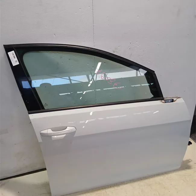 Porta anteriore destra