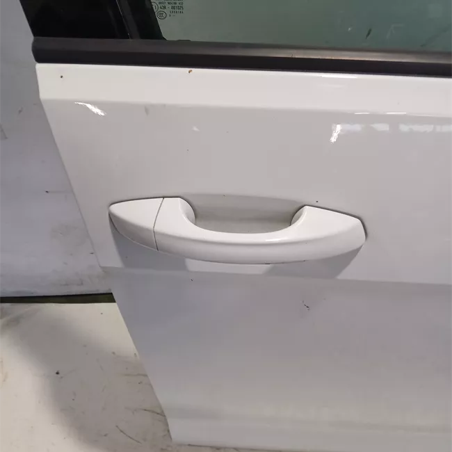 Porta anteriore destra