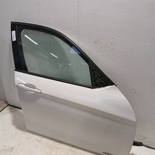Porta anteriore destra