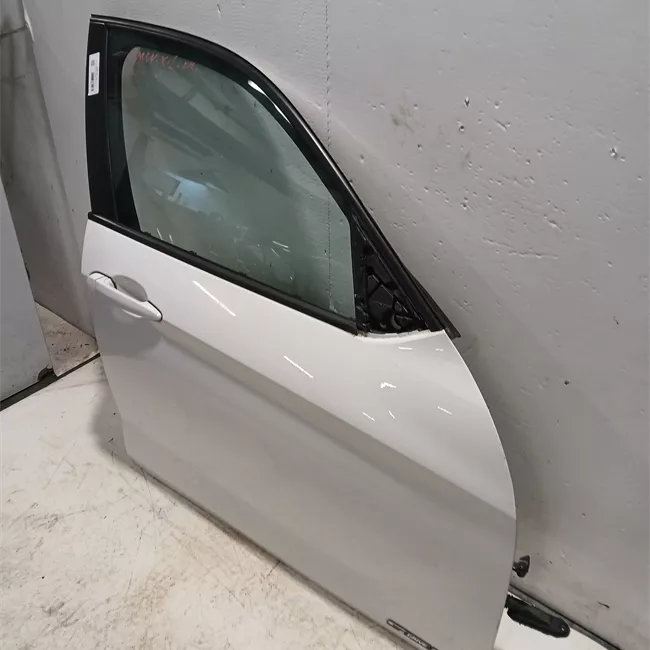 Porta anteriore destra
