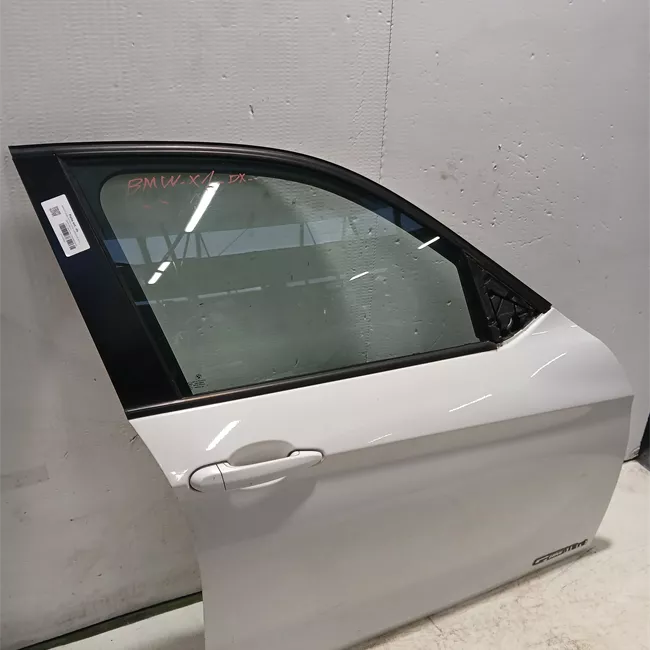 Porta anteriore destra