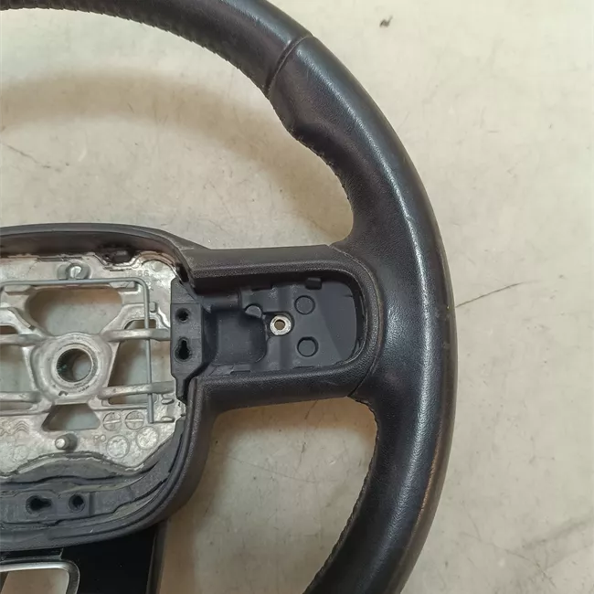 Volante Cuoio 3 bracci con decorazione nero