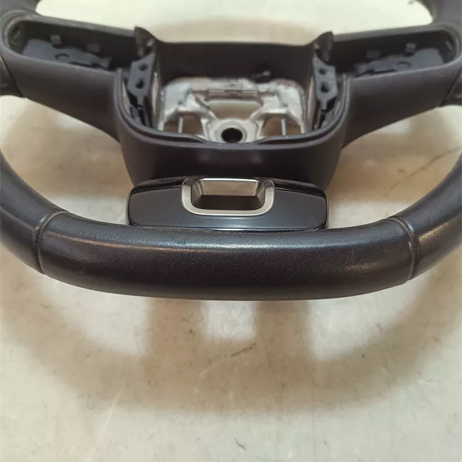 Volante Cuoio 3 bracci con decorazione nero
