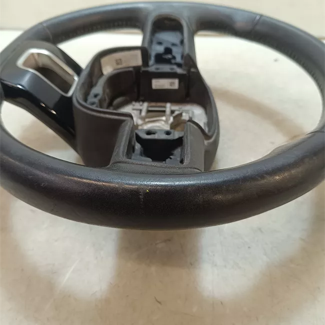 Volante Cuoio 3 bracci con decorazione nero