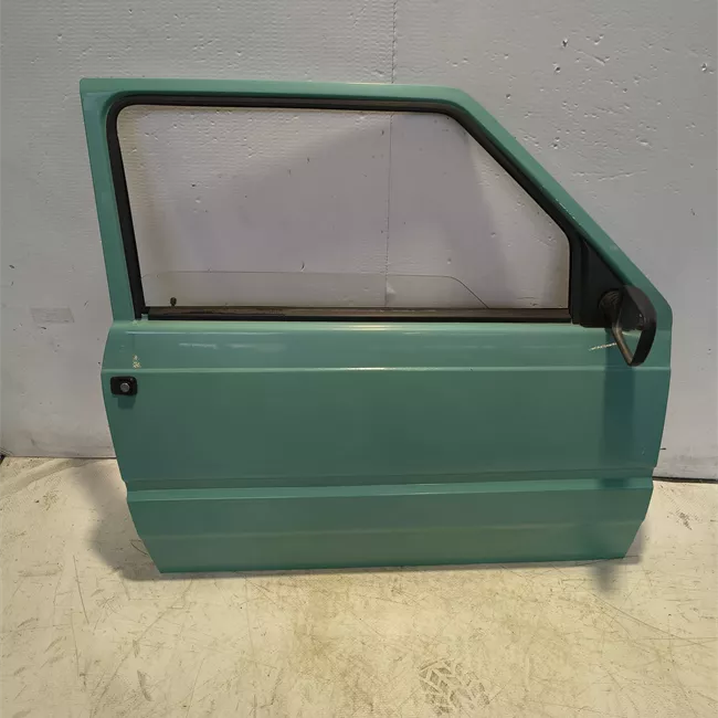 Porta anteriore destra