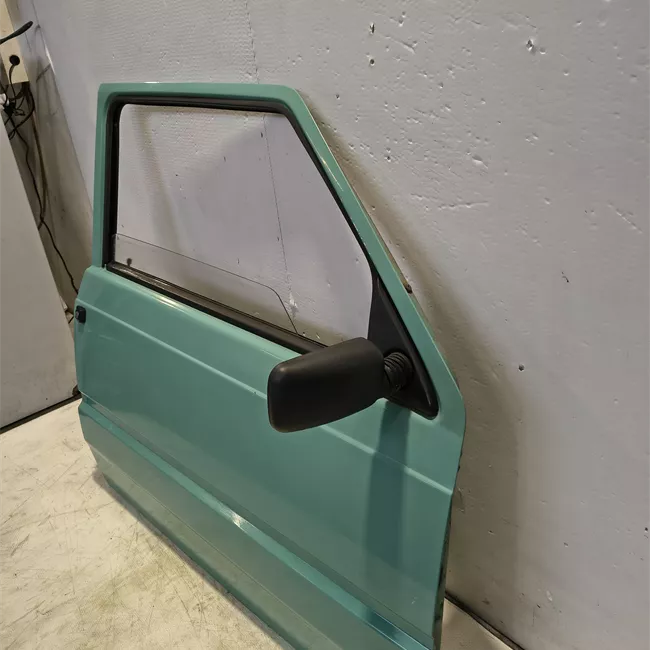Porta anteriore destra