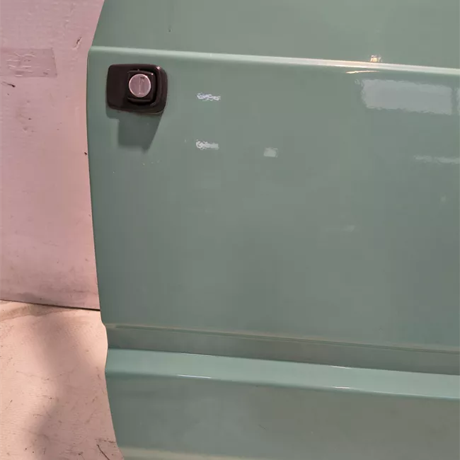 Porta anteriore destra