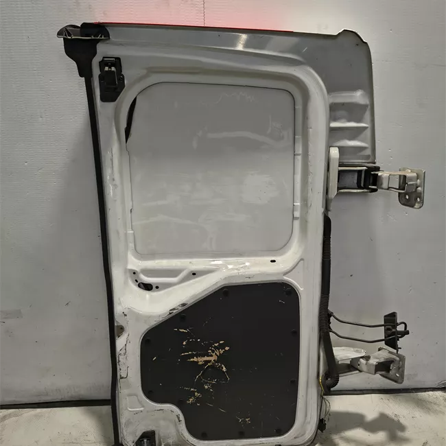 Porta carico posteriore a battente sinistra