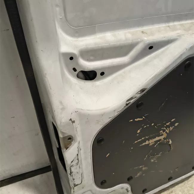 Porta carico posteriore a battente sinistra