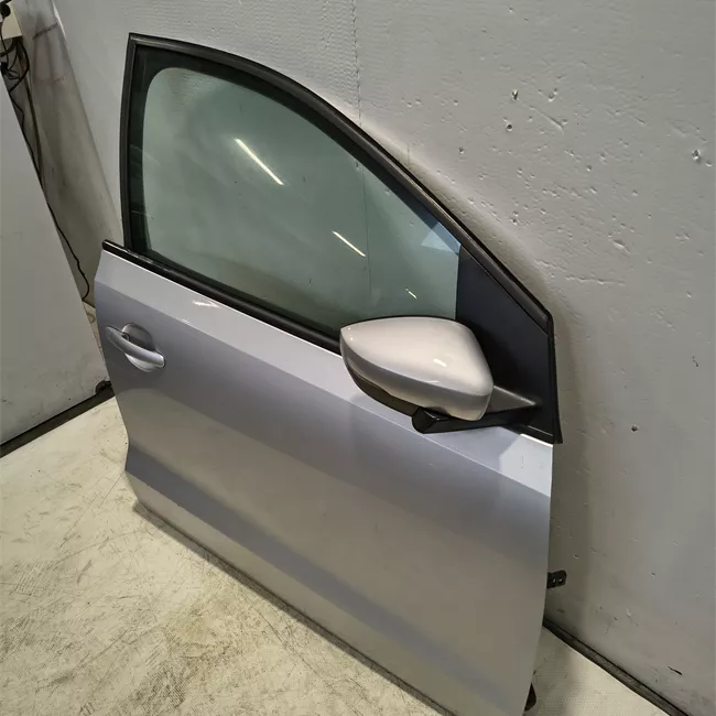 Porta anteriore destra