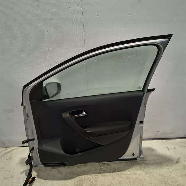 Porta anteriore destra