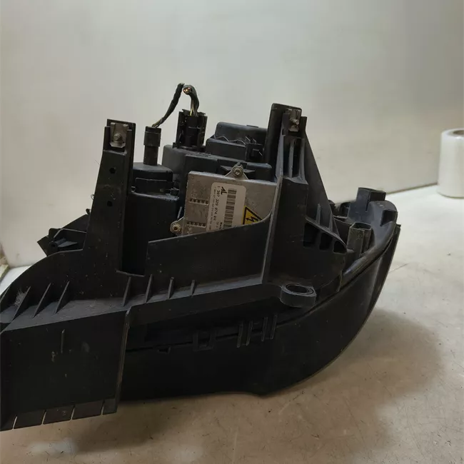 Proiettore destro xenon
