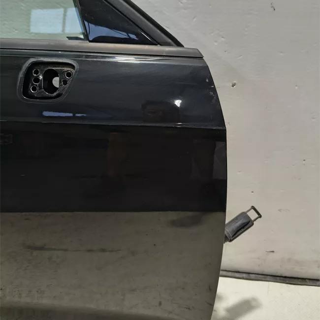 Porta anteriore destra